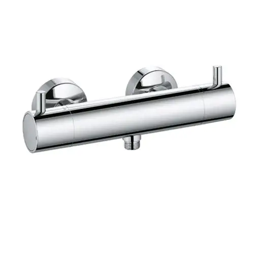 Kludi-Brausearmatur in verchromtem Finish, mit zwei Bediengriffen zur Temperatur- und Durchflussregelung, für Wandmontage geeignet.